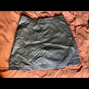 Sans Souci army/olive green skirt medium